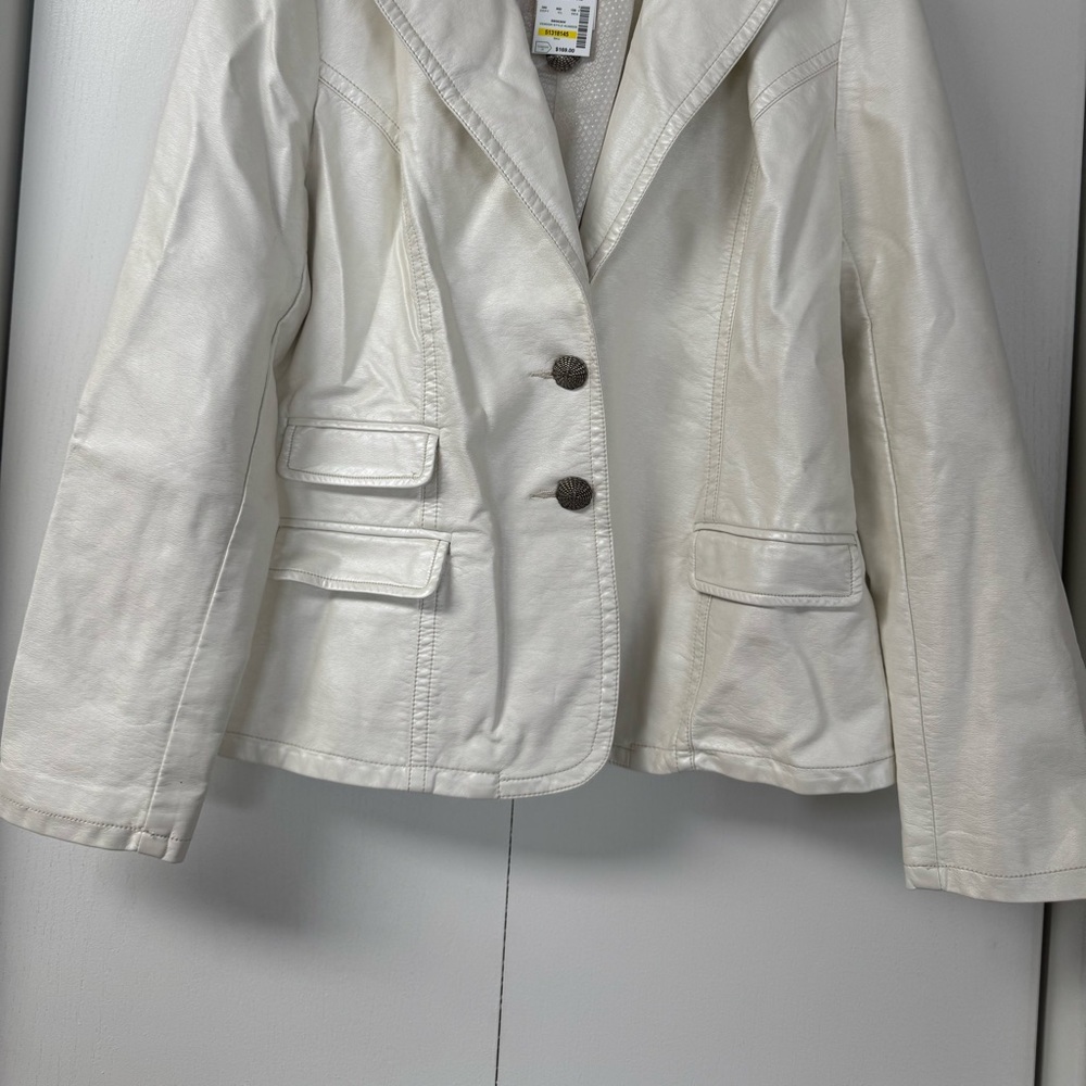 White womens blazer/jacket. NWT. Size L